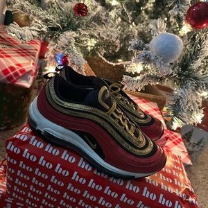 Newer women’s nikes size 8